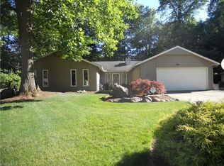 6050 Fox Hollow Cir, North Ridgeville, OH 44039