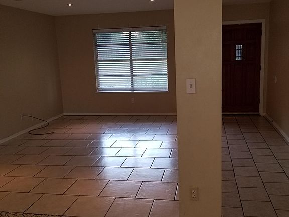 3rd image of 1000 Loggins Dr