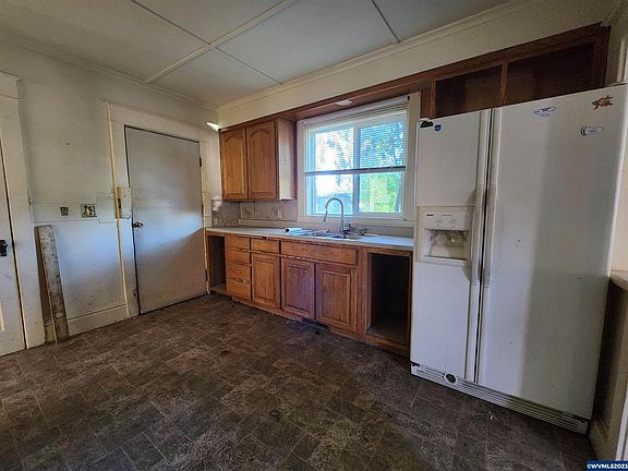 4th image of 905 21st St SE