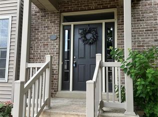 528 Queens Court Pl, Saint Peters, MO 63376