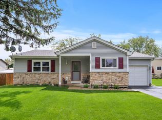 32 Fallstone Dr, Streamwood, IL 60107