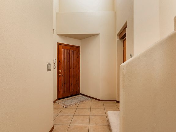 3rd image of 6109 Goldfield Pl NE