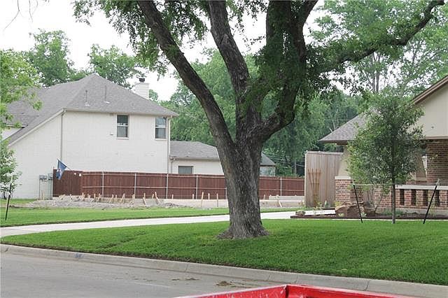 1st image of 813 N Bailey Ave