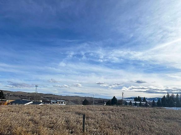 2nd image of 221 W Brundage Ln