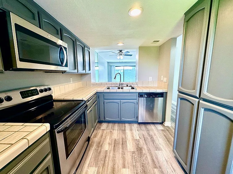 821 America Way — Photo 13