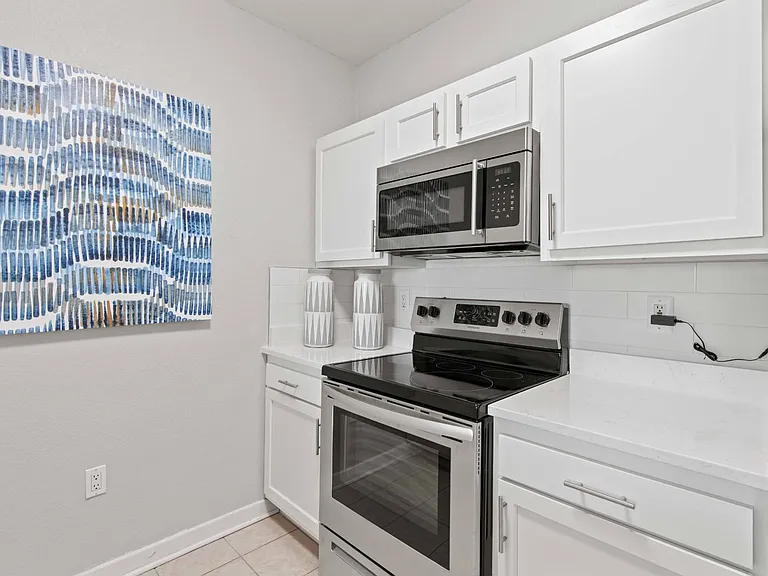 Elan Apartments — Photo 8