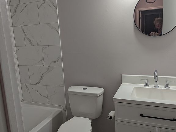 Upstairs hallway bath