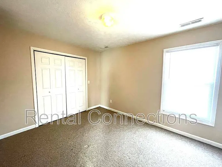 1005 E Carter St — Photo 8