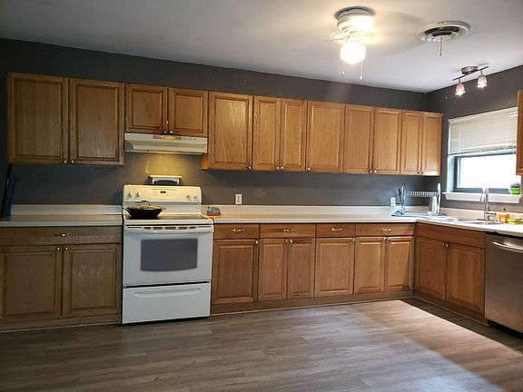4th image of 504 Robinhood Dr