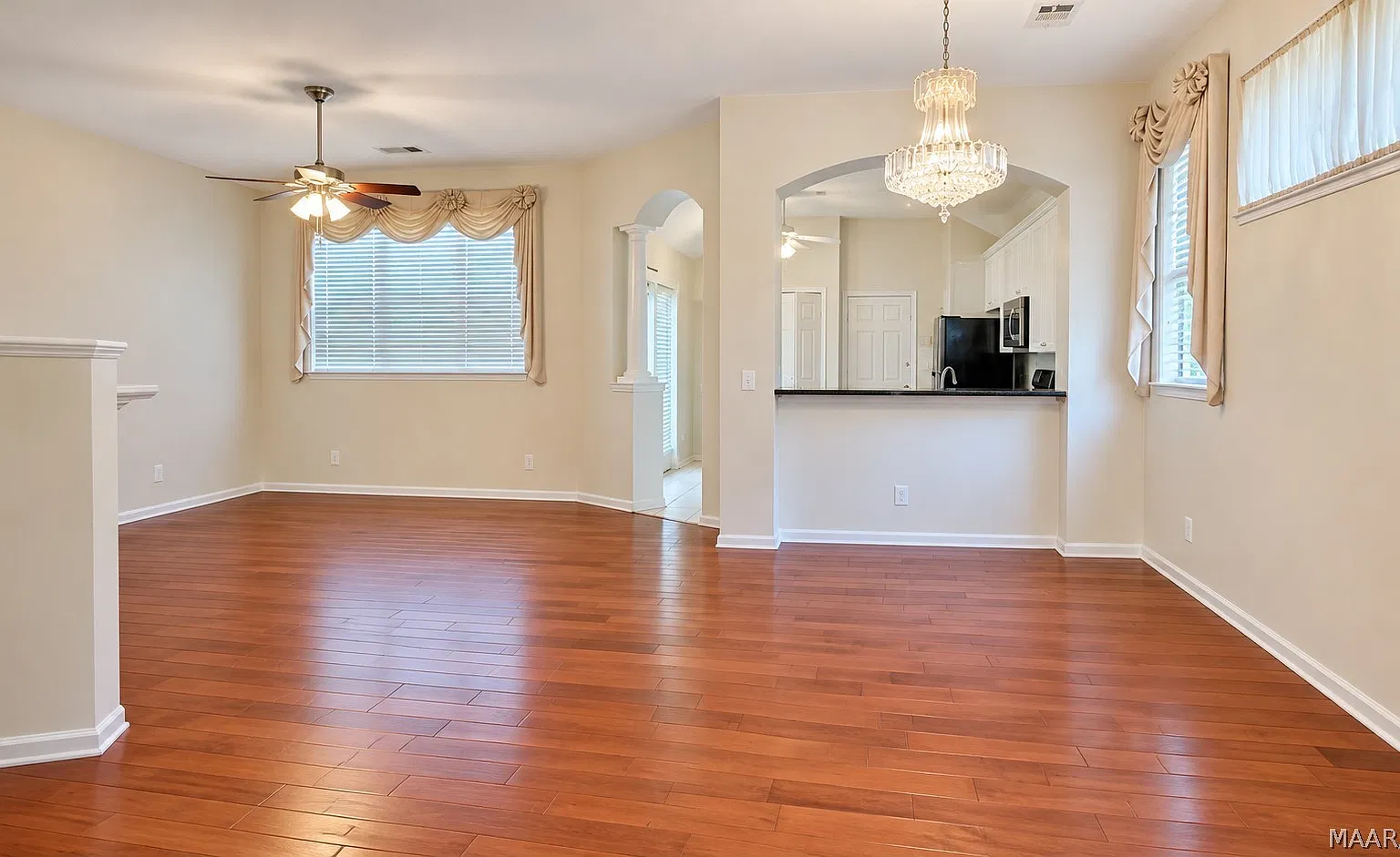 3 bed, 2.0 bath, 1430 sqft, $1,800 — Photo 2