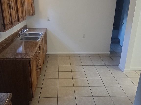 3rd image of 68 Poplar Ave