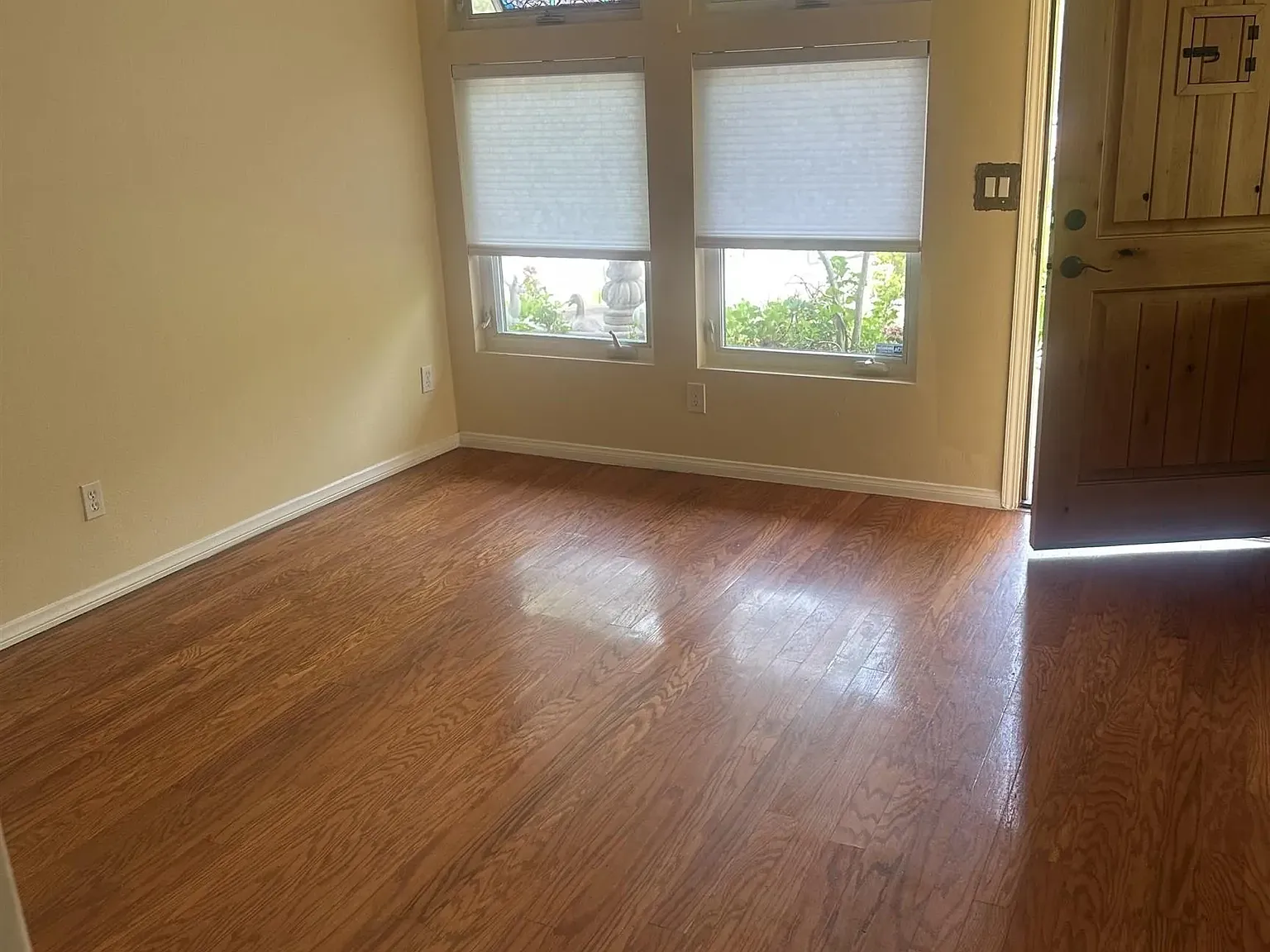 1 bed, 1.0 bath, 700 sqft, $3,500 — Photo 2