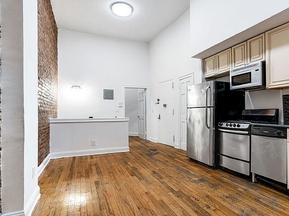 3rd image of 219 E 89th St Frnt 1