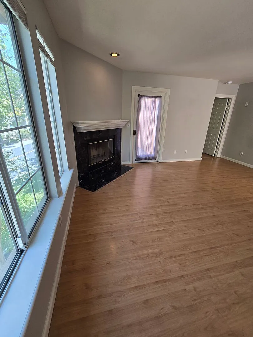 Spacious Rancho Bernardo Condo - Dual Primary Suites - Central A/C, In-Unit Washer/Dryer, Patio &... — Photo 2