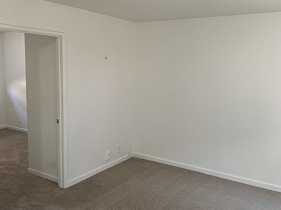 4th image of 3027 4th Ave