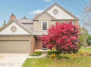 3701 Hidden Forest Dr, Orion, MI 48359