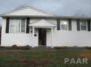 1716 Heisel Ave, Pekin, IL 61554