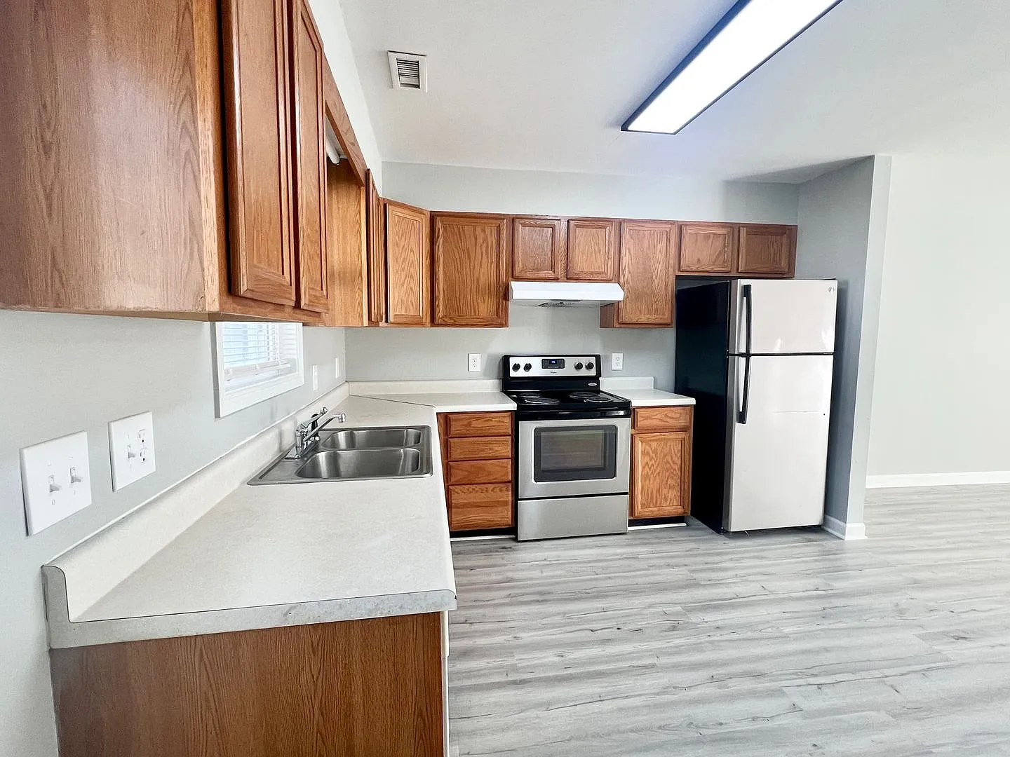 Two bedroom, one bath apartment in Burlington — Photo 4