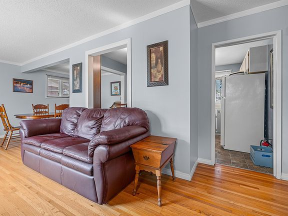4th image of 10534 163rd St NW