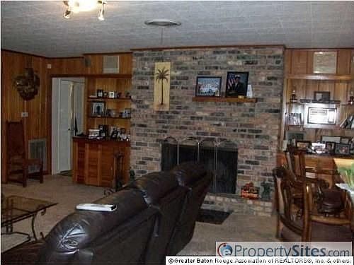4th image of 323 E Sanders St