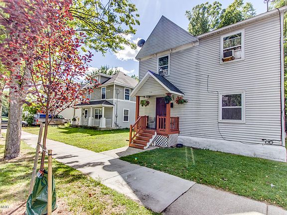3rd image of 710 Thomas St SE