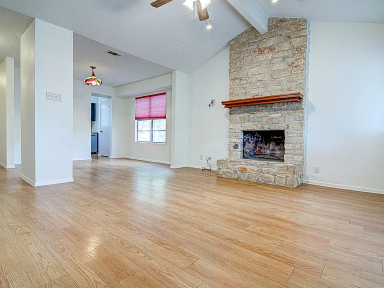 1909 Scofield Ln — Photo 3