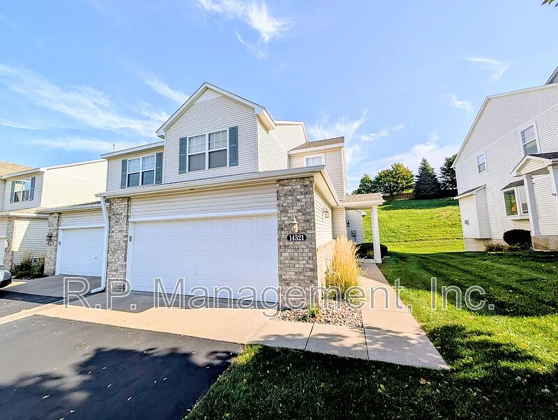 2 bed, 3.0 bath, 1760 sqft, $2,497 — Photo 1