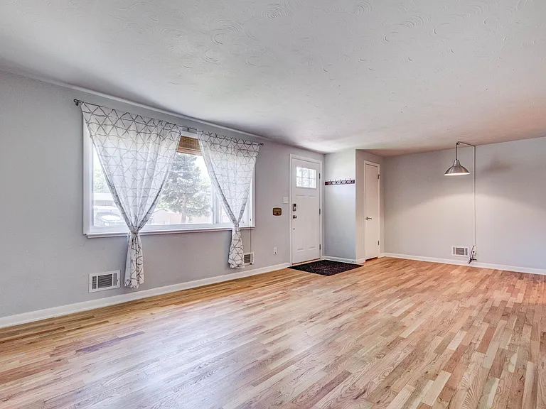 5303 Jellison St — Photo 4