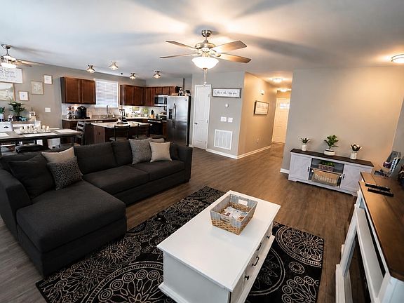 3rd image of 926 Sequoia Dr