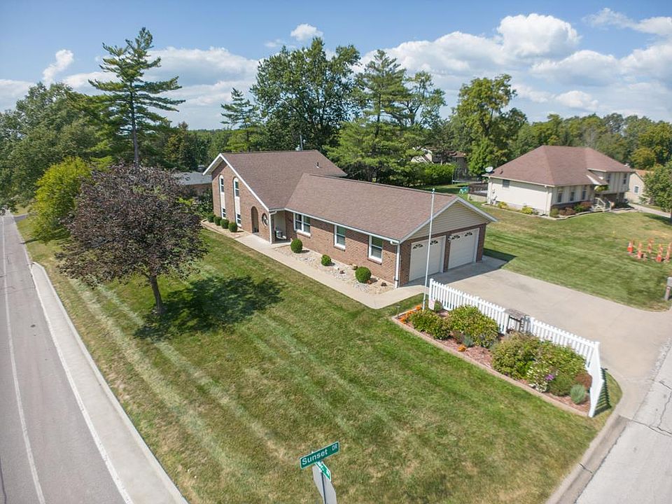 1319 Fisk Ave, Moberly, MO 65270 Zillow