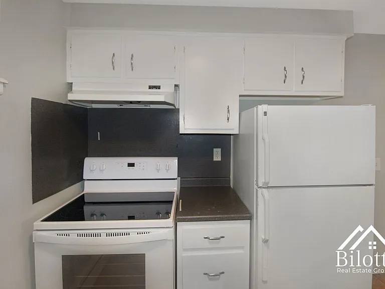 Hillside Terrace Apartments — Photo 205