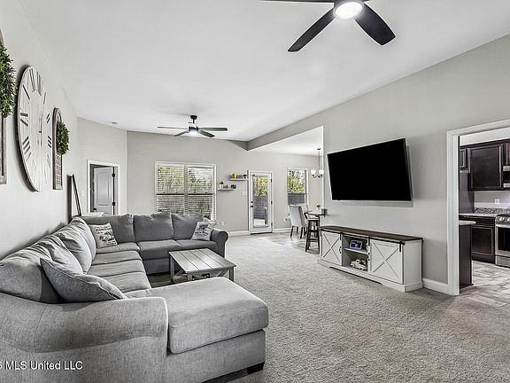 5th image of 16755 Desmare St