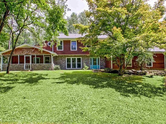 5th image of 148 Tanglewood Ln