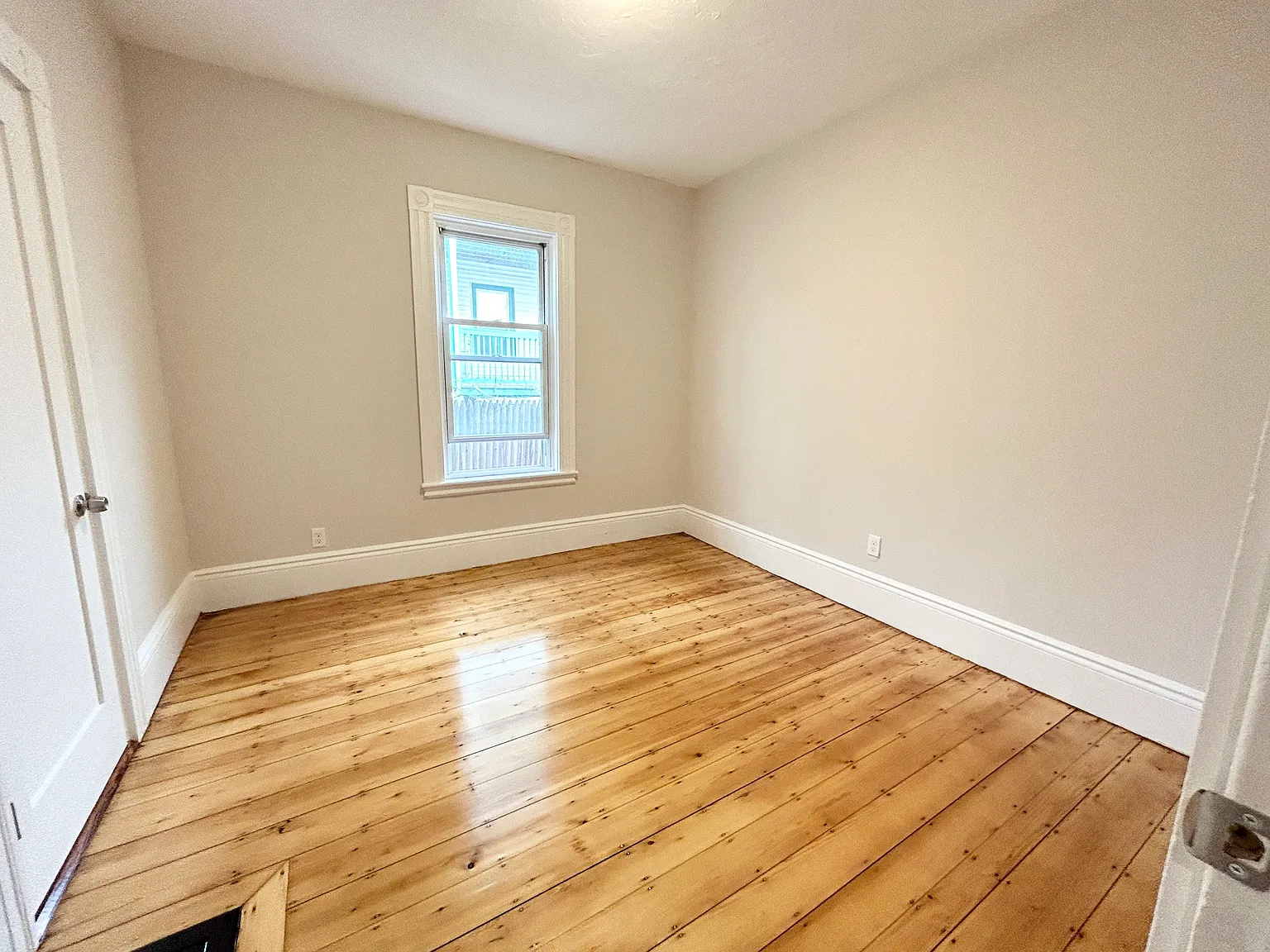 4 bed, $3,600 — Photo 1