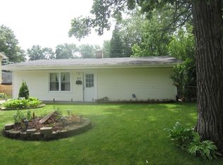 317 S Lakeshore Dr, Mundelein, IL 60060