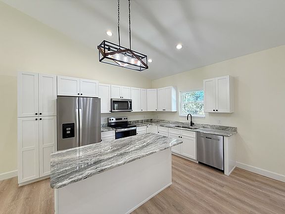 2nd image of 1119 SW 4th Ave