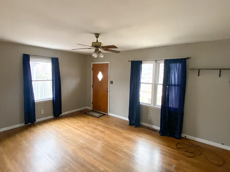 1959 Lincoln Dr — Photo 2