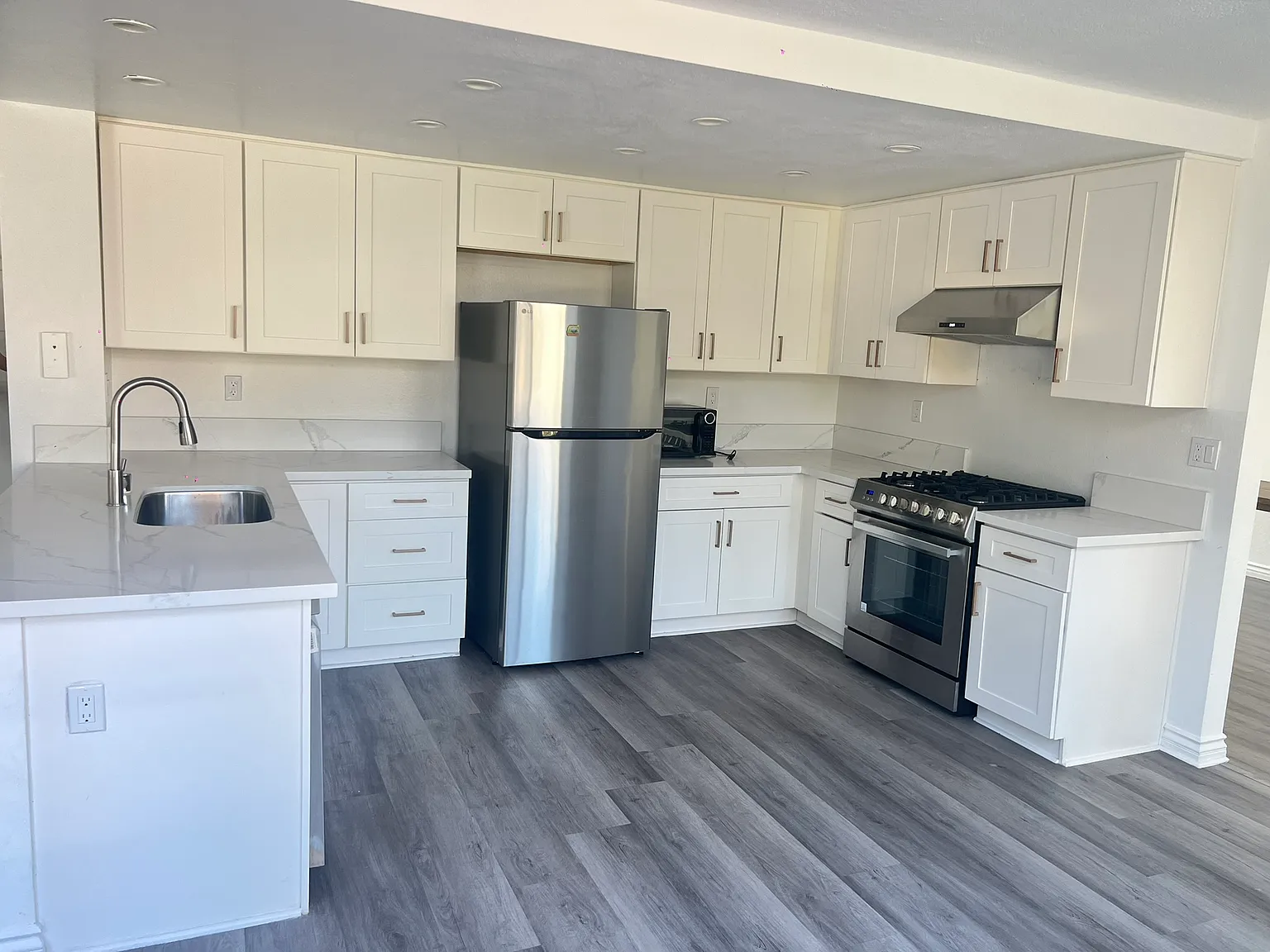 4 bed, 2601 sqft, $4,500 — Photo 4