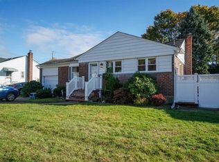 1447 Joyce Ln, Seaford, NY 11783