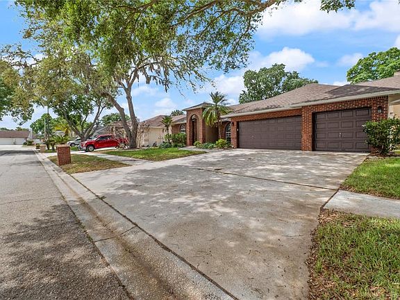 3rd image of 931 Balsamina Dr