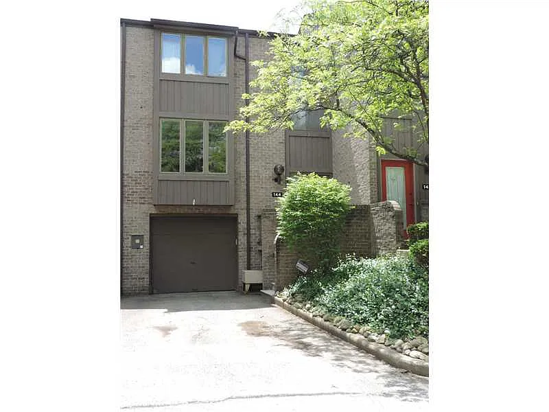 144 Locust Ct photo 1