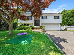 325 Pine Dr, Bay Shore, NY 11706