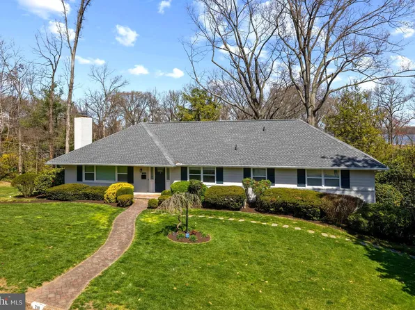 7111 Sussex Pl, Alexandria, VA 22307