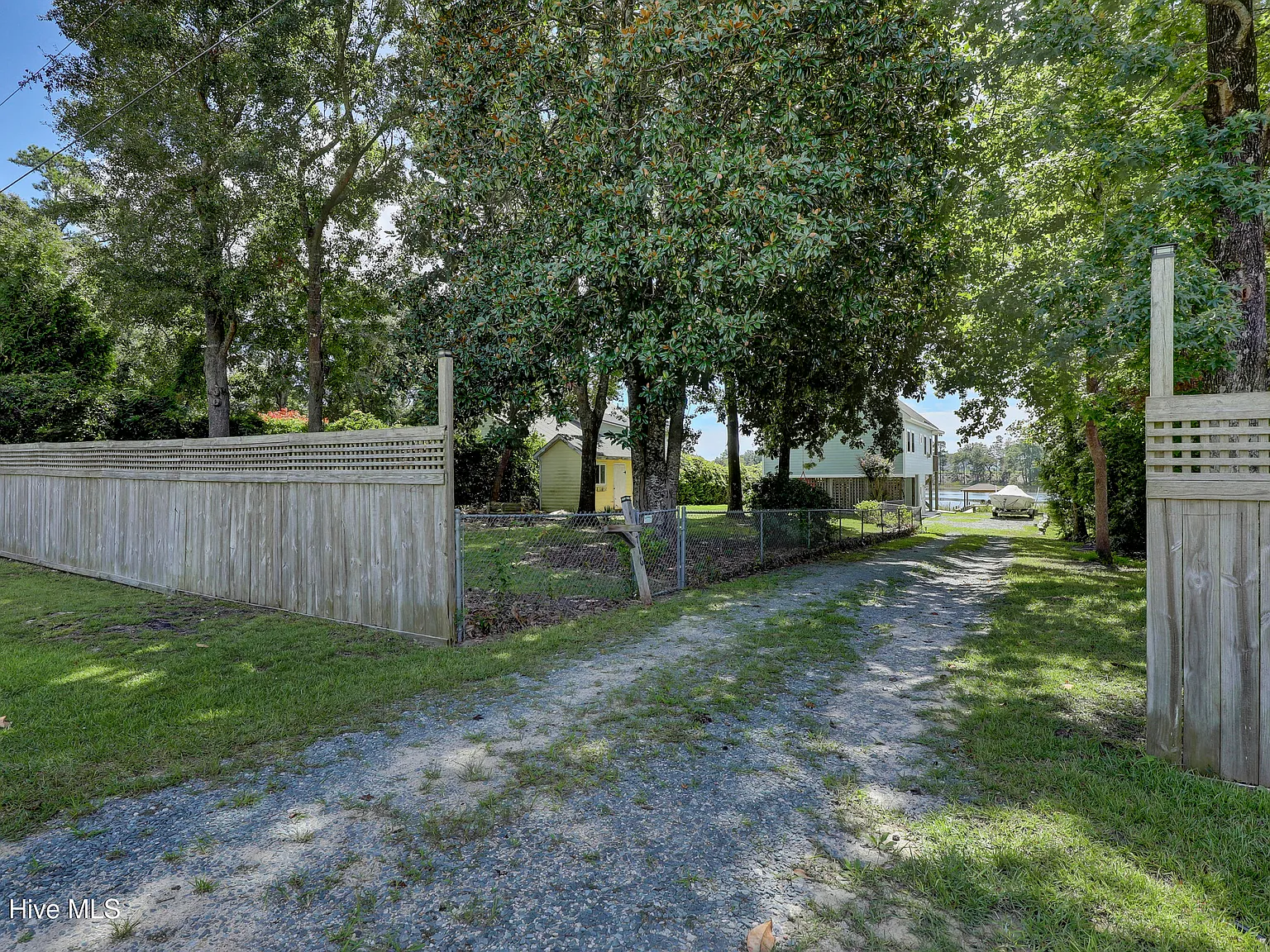3 bed, 2.0 bath, $4,100 — Photo 1