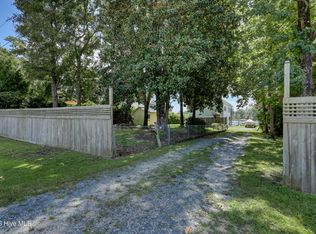 716 Bay Harbor Dr, Hampstead, NC 28443