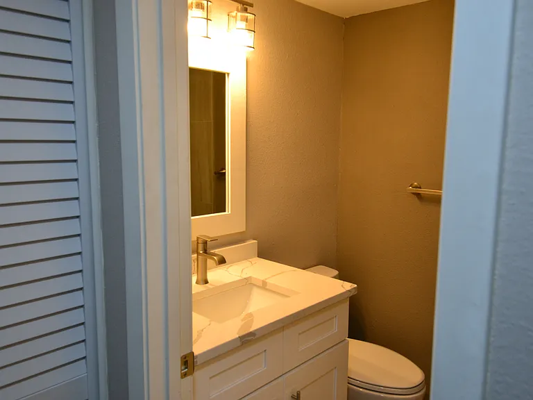 135 W Cypress Ct — Photo 9