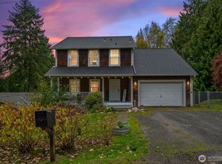 22085 Seavista Dr NE, Poulsbo, WA 98370