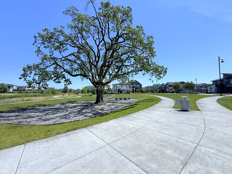 6527 SE Genrosa St — Photo 37