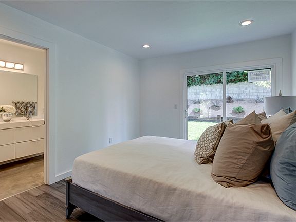 4th image of 179 E Loma Alta Dr