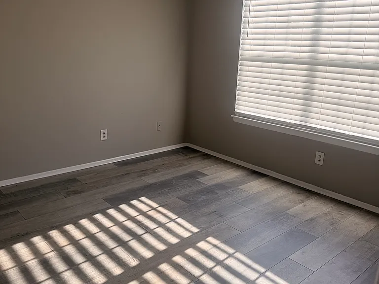 504 Wharf Ct — Photo 12